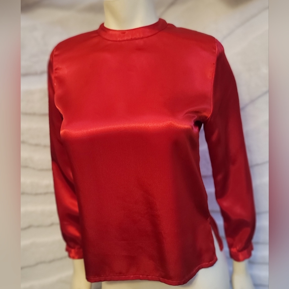 VTG Gianni Red Silky Satin Liquid Long Blouse Back Buttons Women Size 2 P